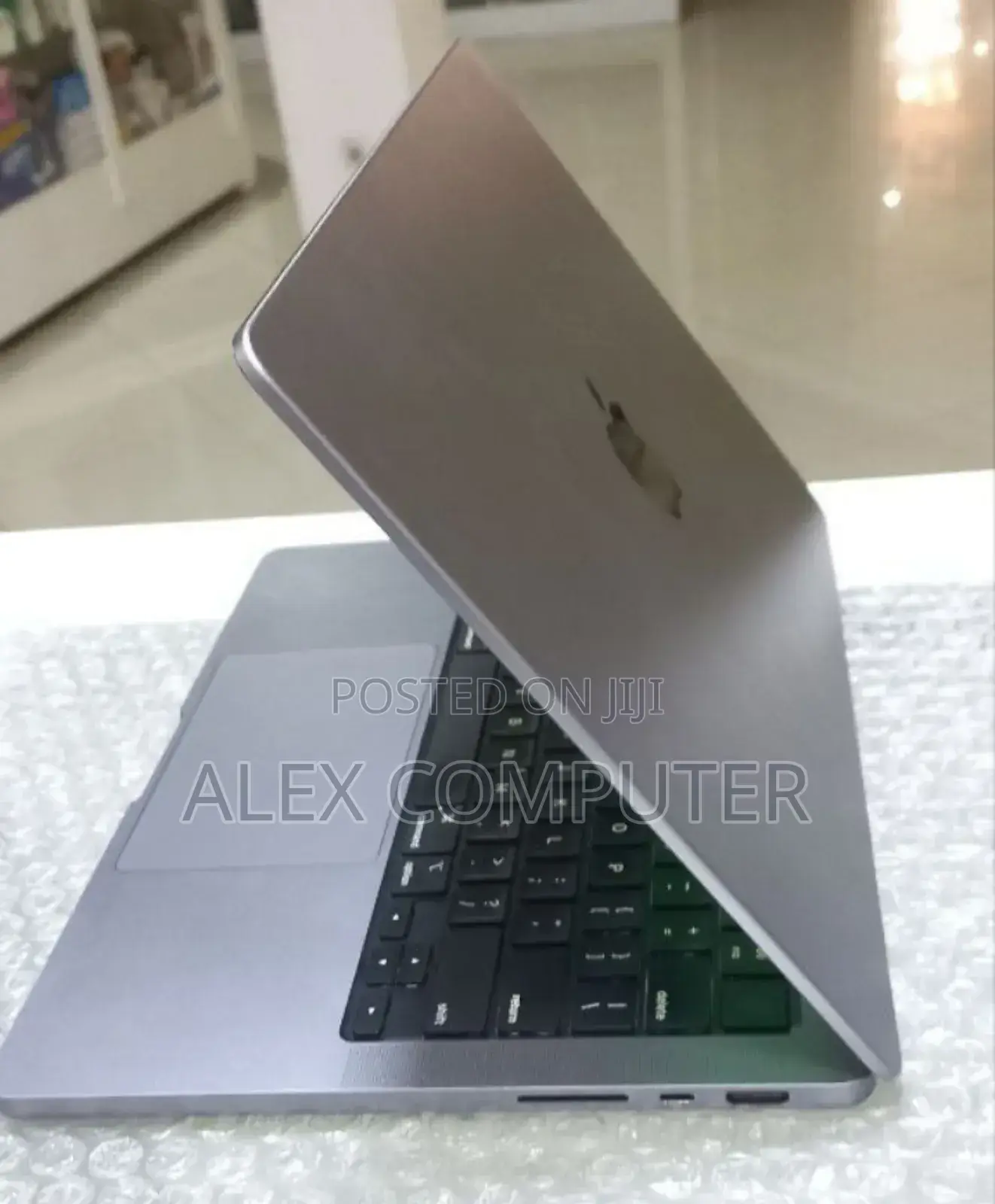 New Laptop Apple MacBook Pro M1 16GB Apple M1 Pro SSD 512GB