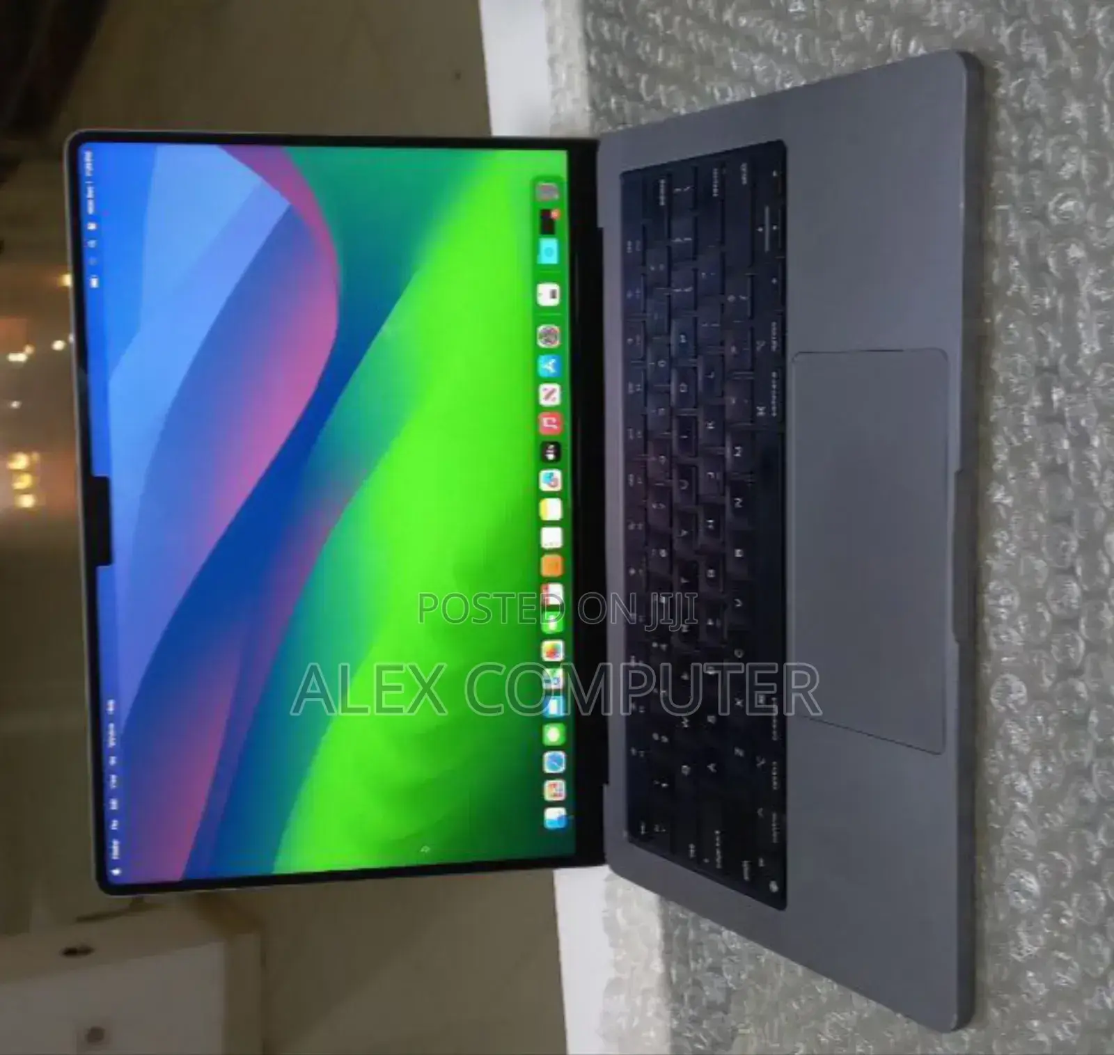 New Laptop Apple MacBook Pro M1 16GB Apple M1 Pro SSD 512GB