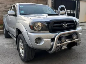 Photo - Toyota Tacoma 2008 Silver