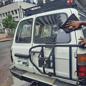 Toyota Land Cruiser 1990 White