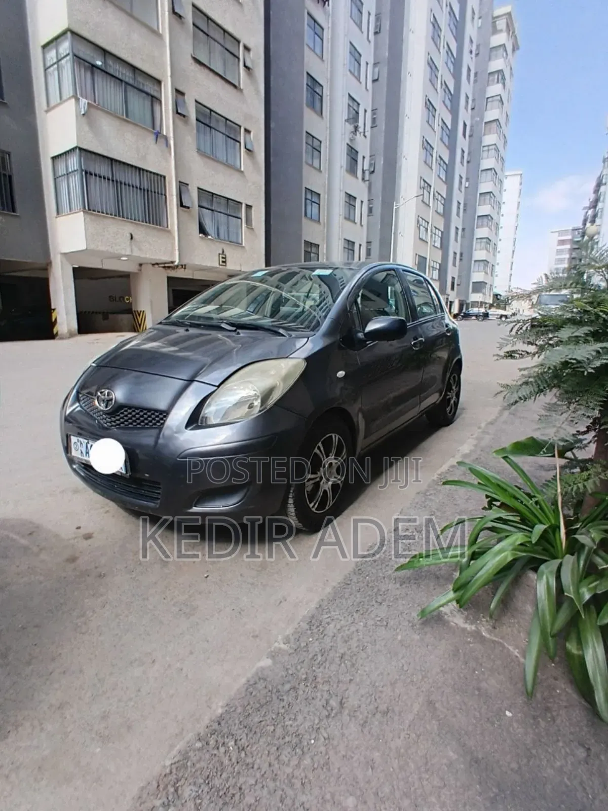Toyota Yaris 2010 Gray
