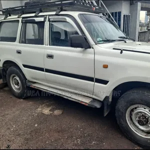 Toyota Land Cruiser 1990 White