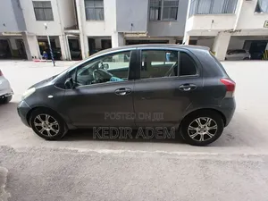 Toyota Yaris 2010 Gray