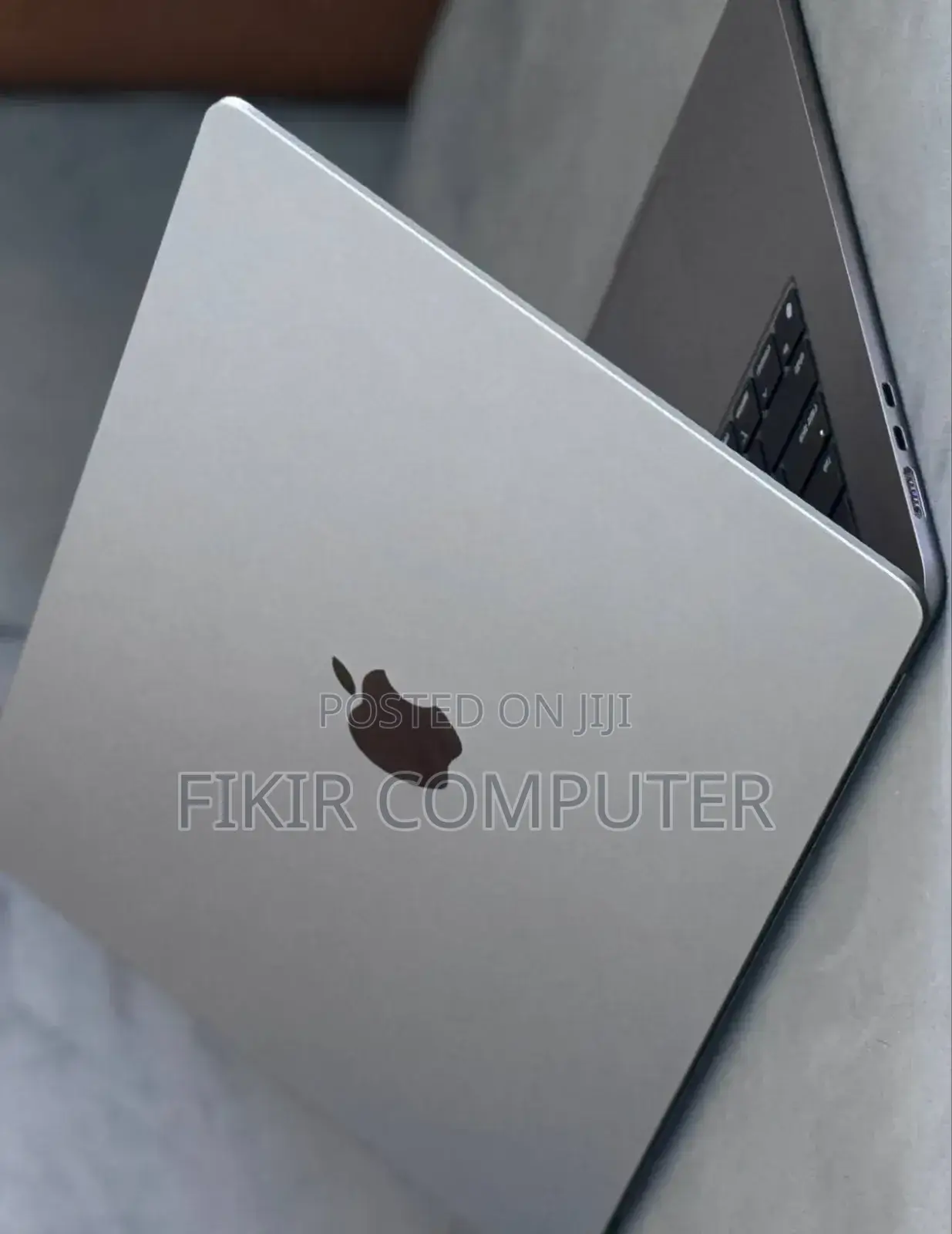 New Laptop Apple MacBook Air 2024 M3 15-Inch 8GB Apple M3 SSD 256GB