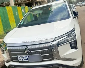 Photo - Mitsubishi Airtrek 135 kW FWD 2023 Off white