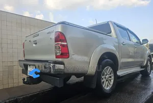 Toyota Hilux 2013 Brown