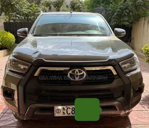 Photo - Toyota Hilux 2022 Gray