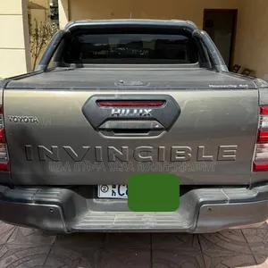 Toyota Hilux 2022 Gray