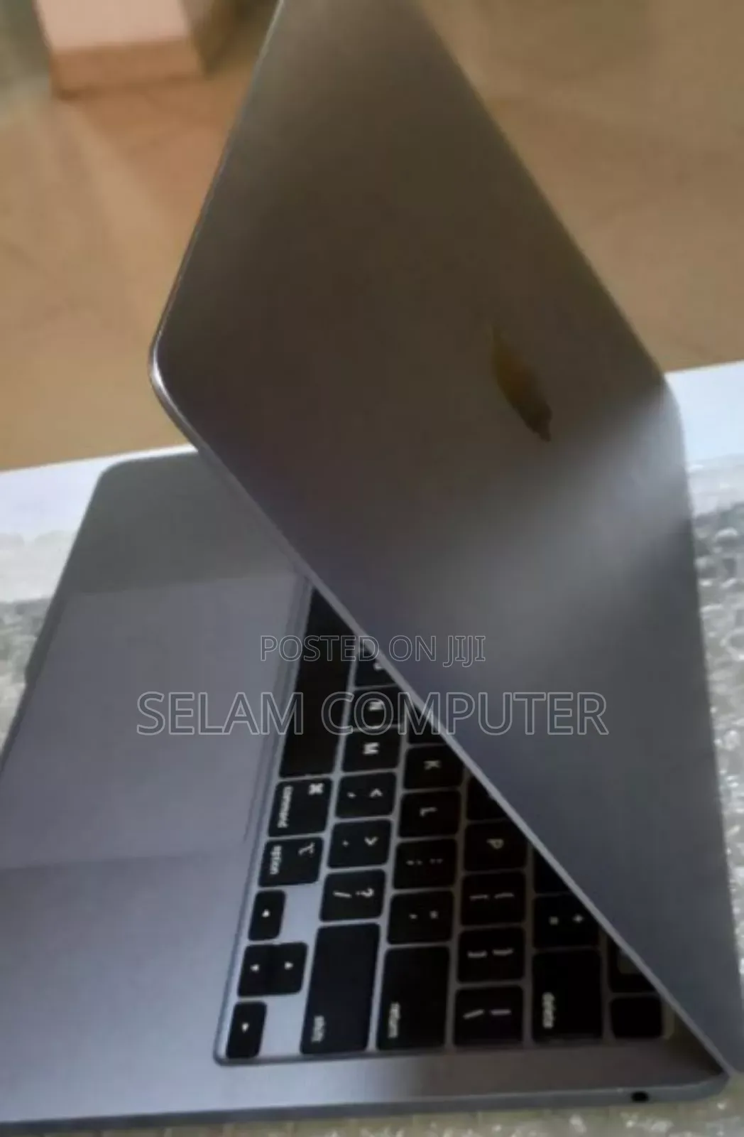 New Laptop Apple MacBook Pro 2020 M1 8GB Apple M1 SSD 256GB