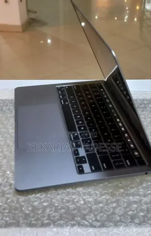 Photo - New Laptop Apple MacBook Pro 2021 M1 8GB Apple M1 SSD 256GB