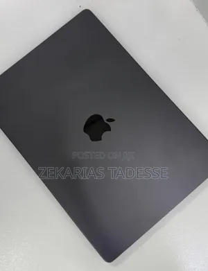 New Laptop Apple MacBook Pro 2024 M4 14-Inch 16GB Apple M4 SSD 1T