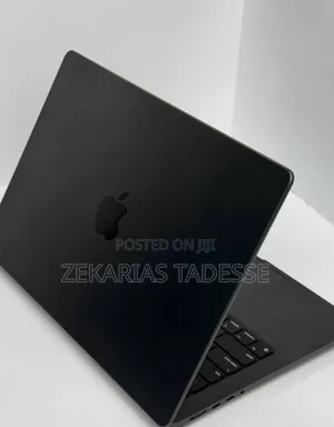 New Laptop Apple MacBook Pro 2024 M4 14-Inch 16GB Apple M4 SSD 1T