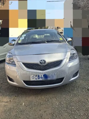 Photo - Toyota Yaris 2011 Silver