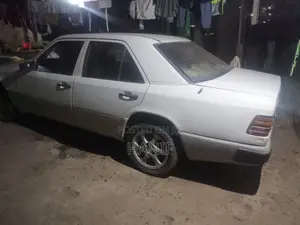 Mercedes-Benz C230 1989 White