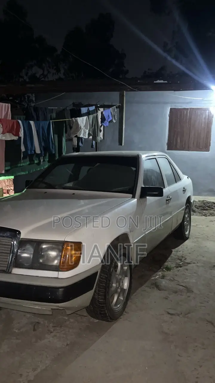 Mercedes-Benz C230 1989 White