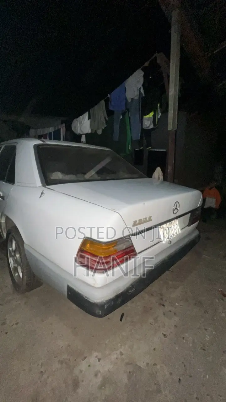 Mercedes-Benz C230 1989 White