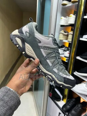 Original Columbia 100% Water Proof Smooth Sneakers for Man's From Usa