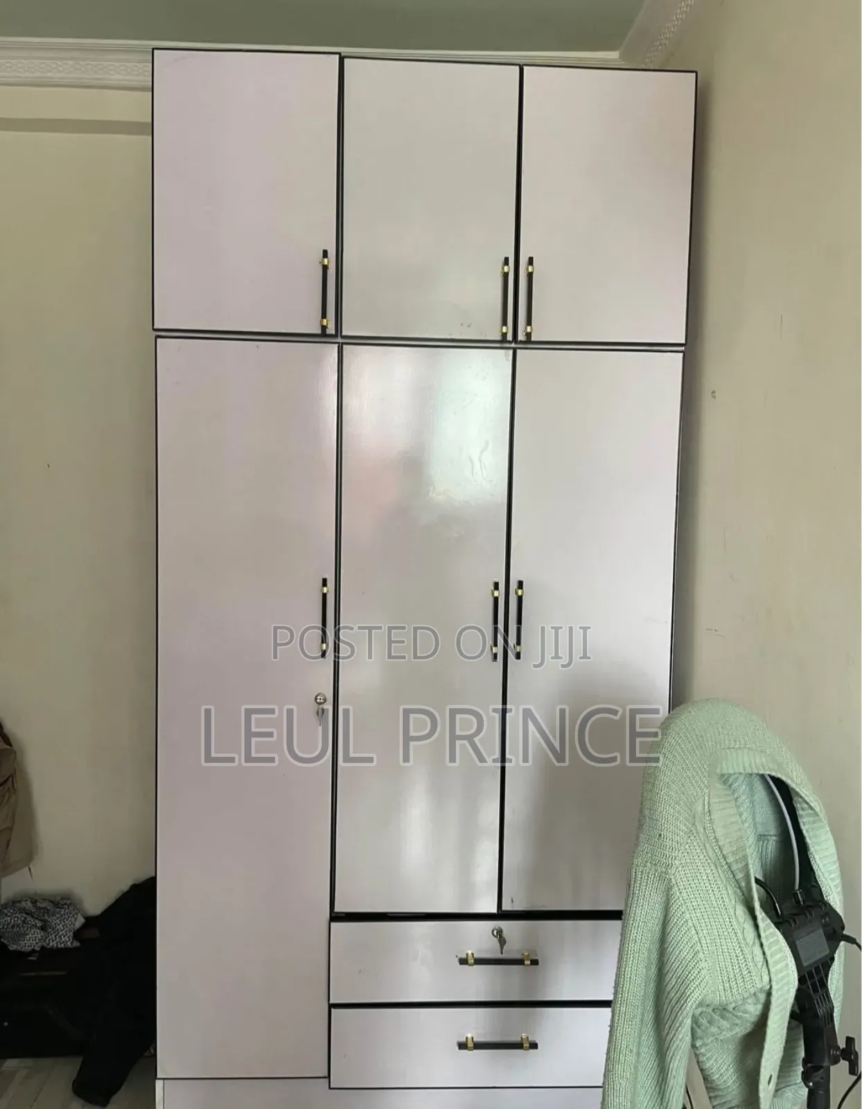 ቁም ሳጥን Laminate