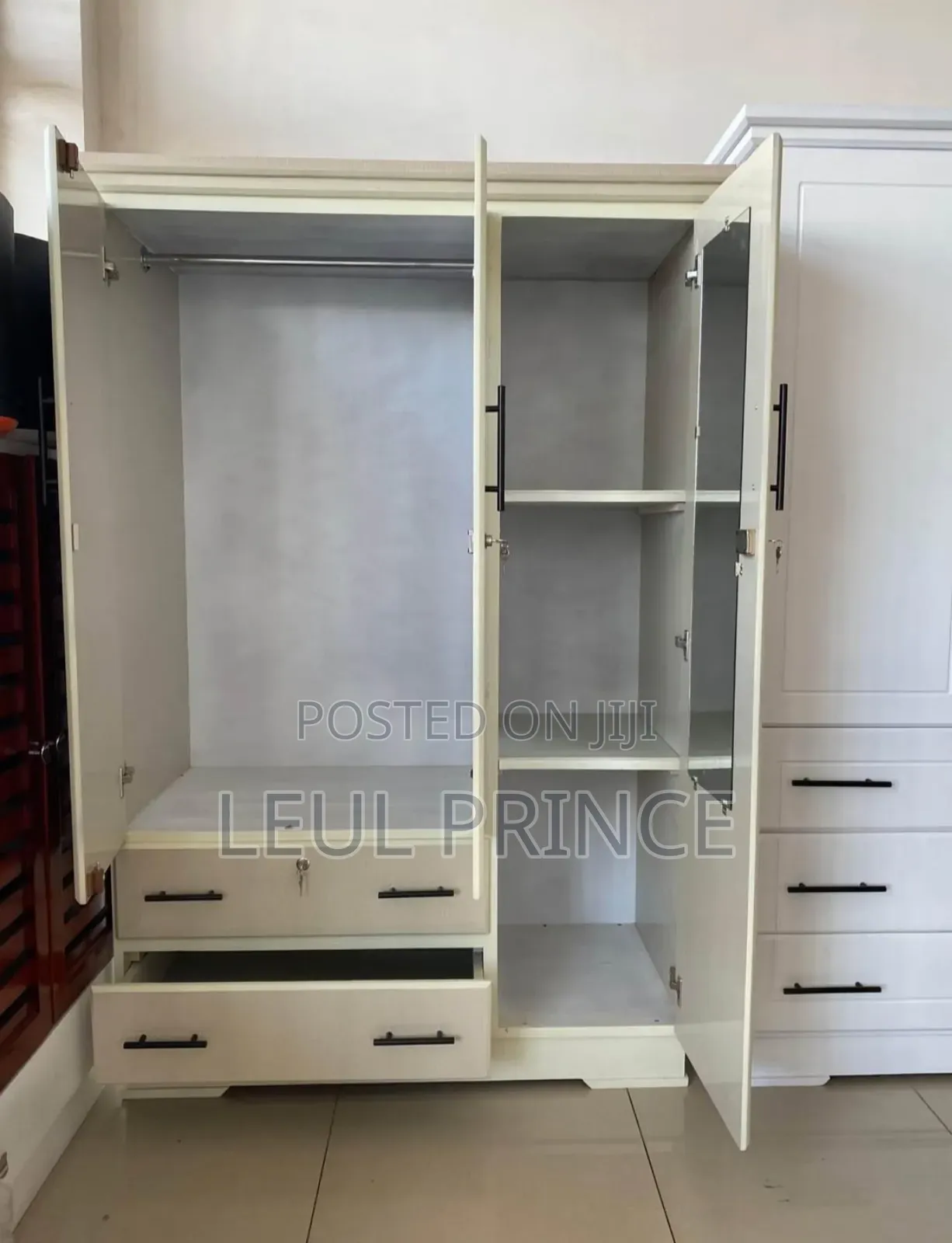 ቁም ሳጥን Laminate