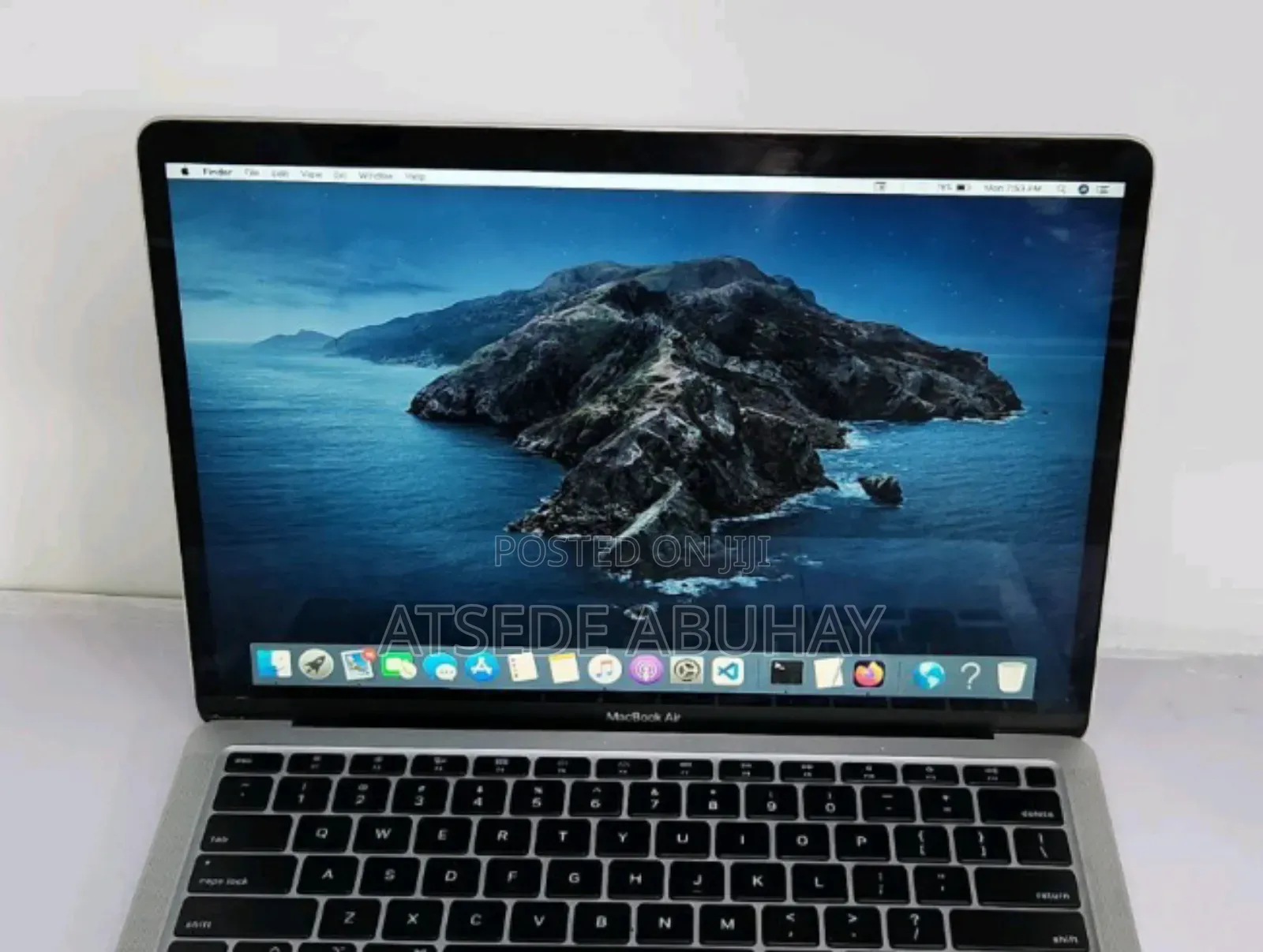 New Laptop Apple MacBook 2020 8GB Intel Core 3 SSD 256GB