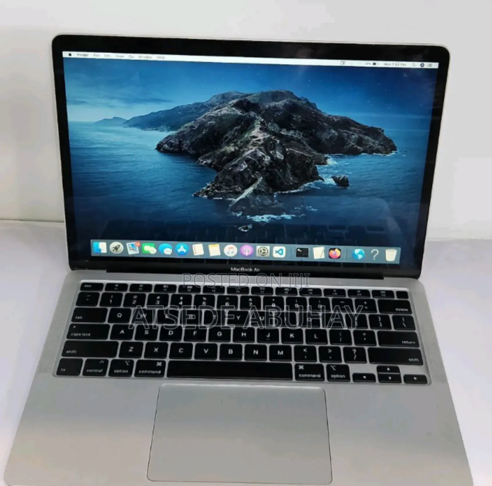 New Laptop Apple MacBook 2020 8GB Intel Core 3 SSD 256GB