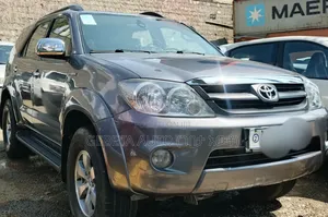 Toyota Fortuner 2013
