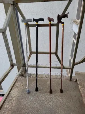 Walking Stick甞籲contoured Handle Makes Gripping More Comfortable/Cane