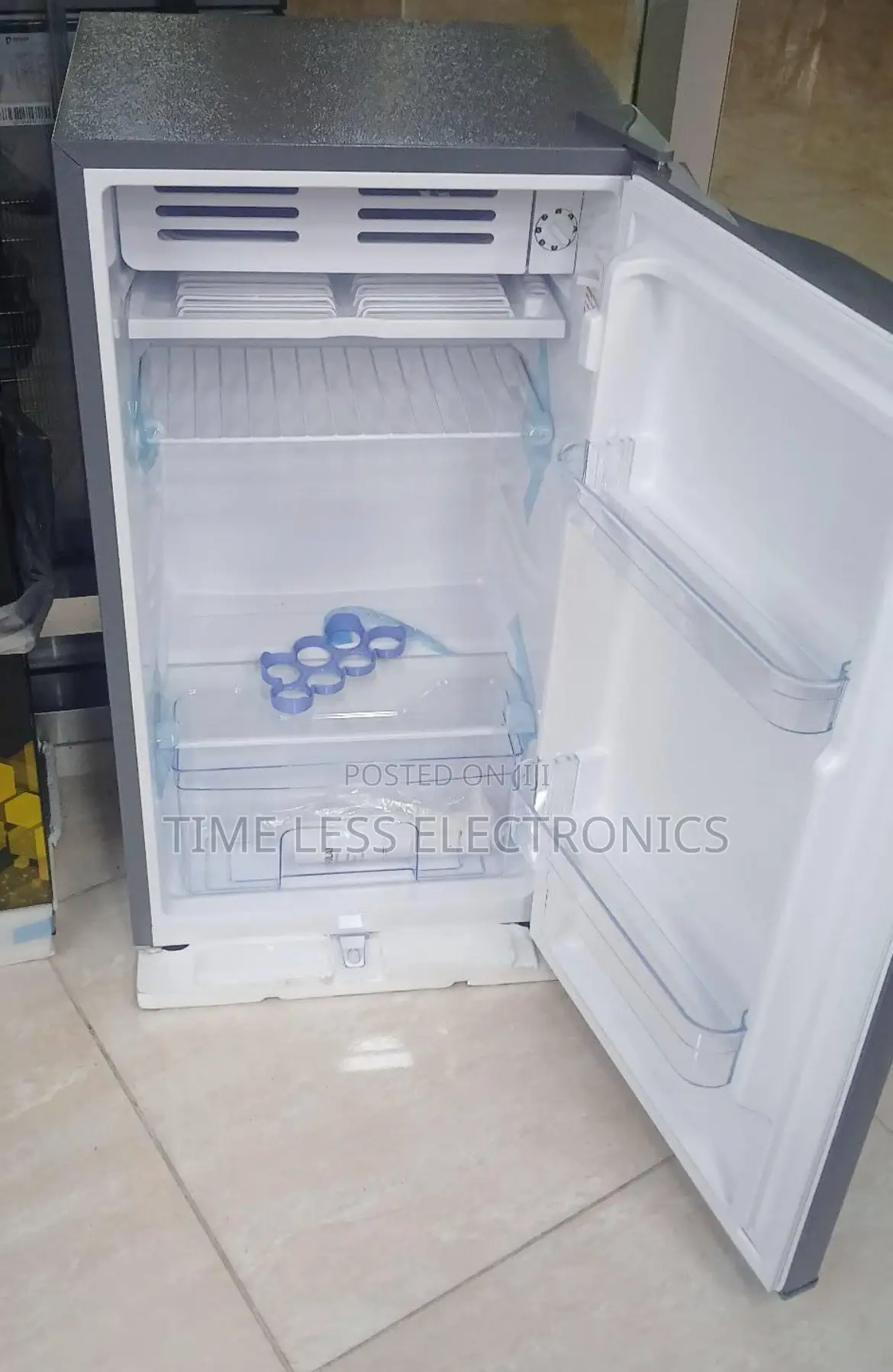 Popular 120 L Refrigerator – Compact Efficient Cooling!