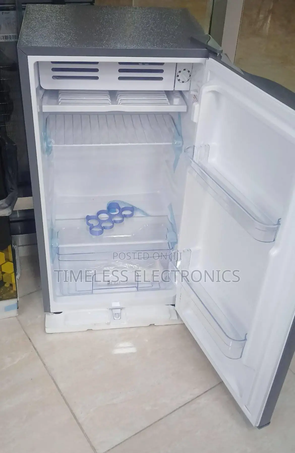 Popular 120 L Refrigerator – Compact Efficient Cooling!
