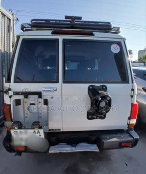 Toyota Land Cruiser 2014 White