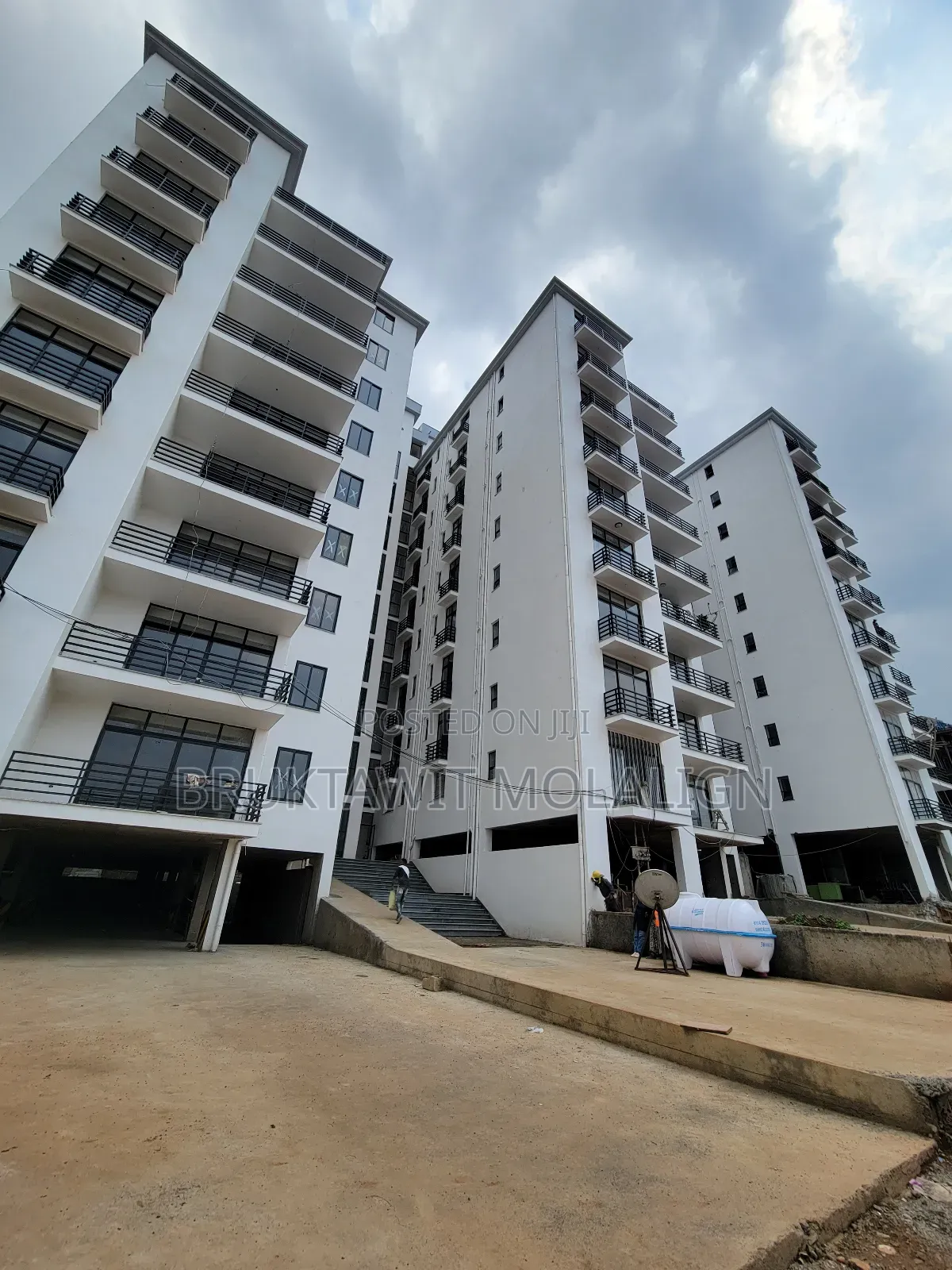 3bdrm Apartment in Cmc Yetebaberut, Yeka for sale