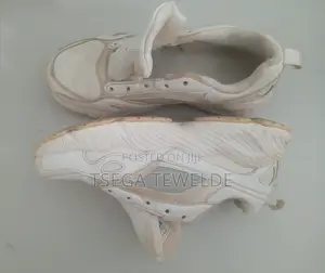 Female Sport Shoe