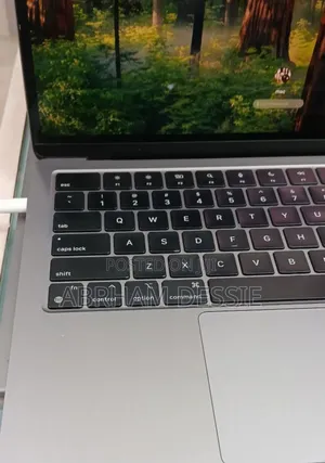 New Laptop Apple MacBook Air 2022 M2 16GB Apple M2 SSD 256GB