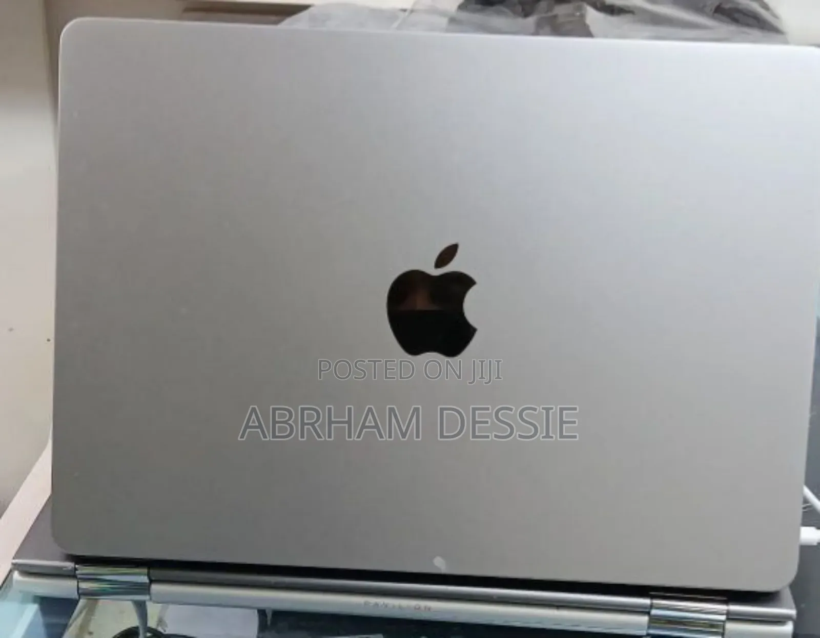 New Laptop Apple MacBook Air 2022 M2 16GB Apple M2 SSD 256GB