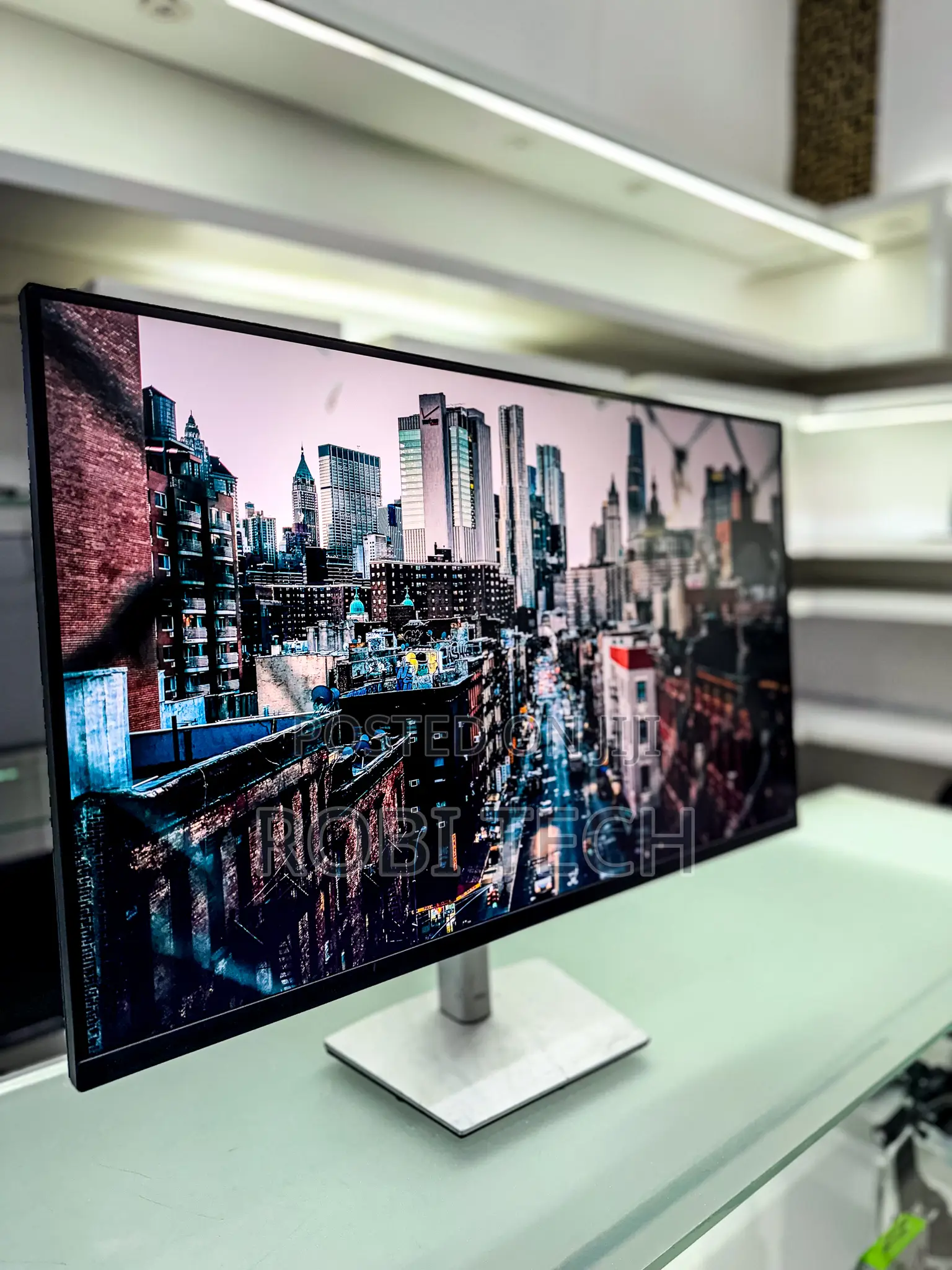 32” Dell Monitor — Perfect for Traders Gamers