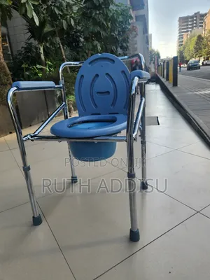 Photo - Commode Chair考驗brand New Toilet Chair載有commode Chair老公toilet Chair New
