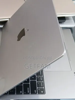 New Laptop Apple MacBook Air 2022 M2 8GB Apple M2 SSD 256GB