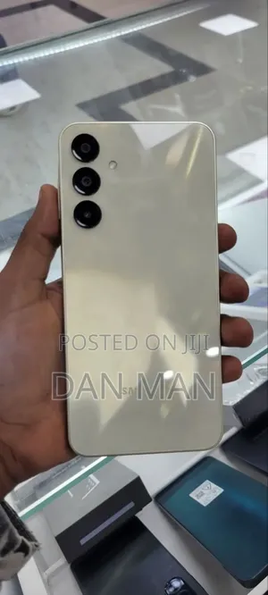 New Samsung Galaxy A16 5G 256 GB Gold