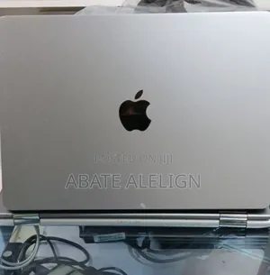 Photo - New Laptop Apple MacBook Air 2022 M2 8GB Apple M2 SSD 256GB