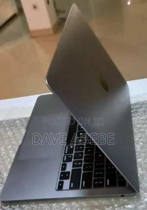 New Laptop Apple MacBook Pro M1 8GB Apple M1 Pro SSD 256GB