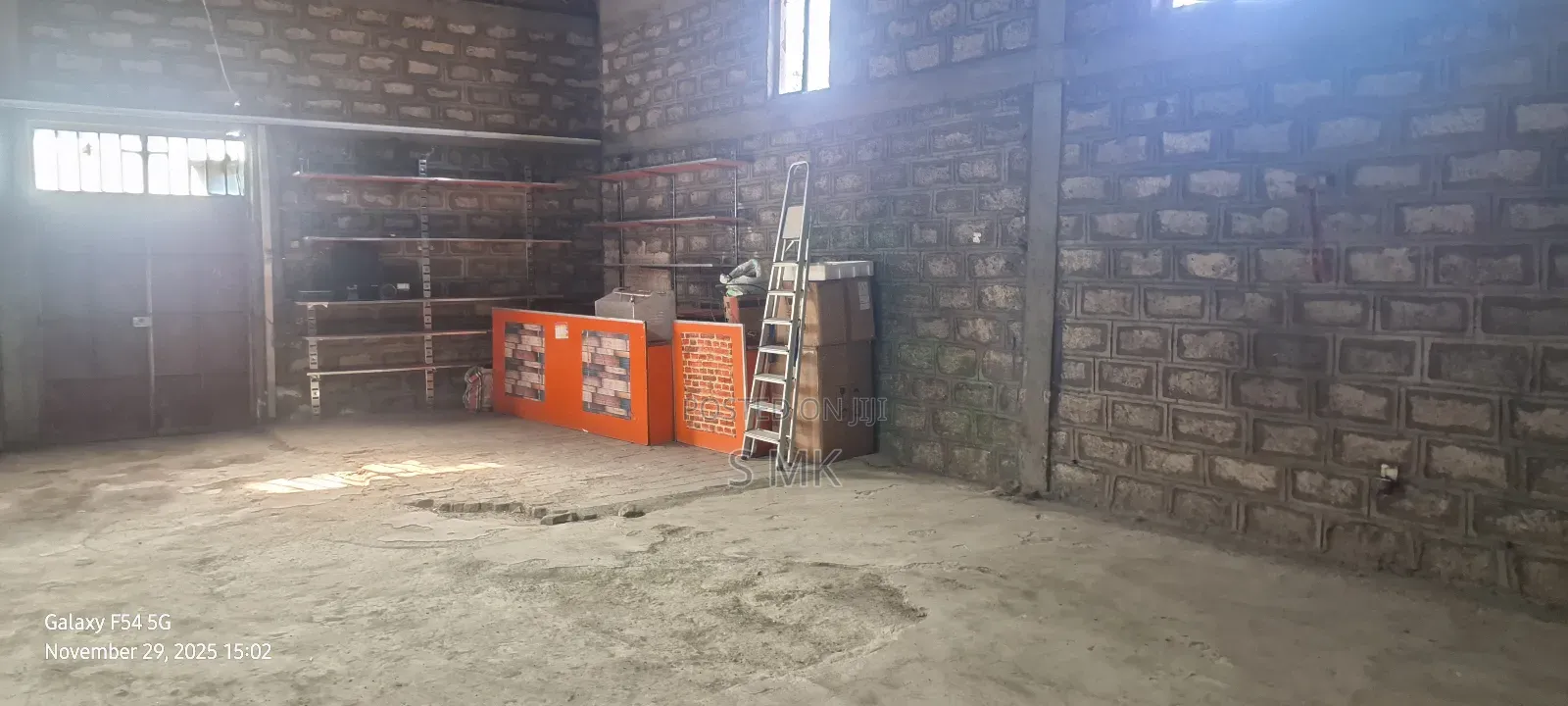 Warehouse ሳሪስ አቦ