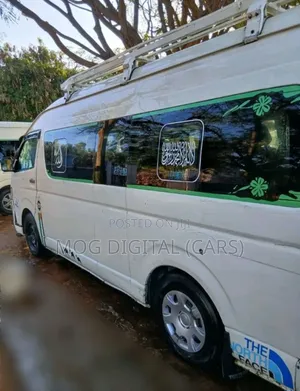 Photo - Toyota HiAce 2016 White