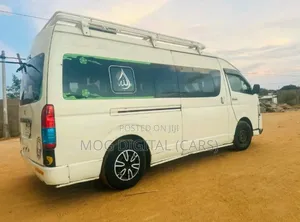 Toyota HiAce 2016 White