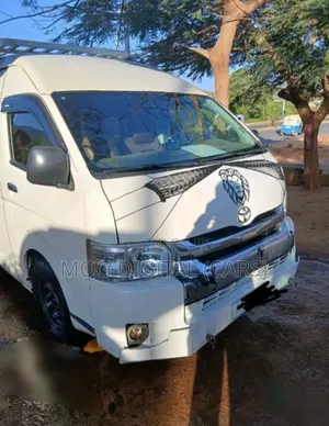 Toyota HiAce 2016 White