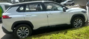 Toyota Corolla Cross Hybrid 2024 White