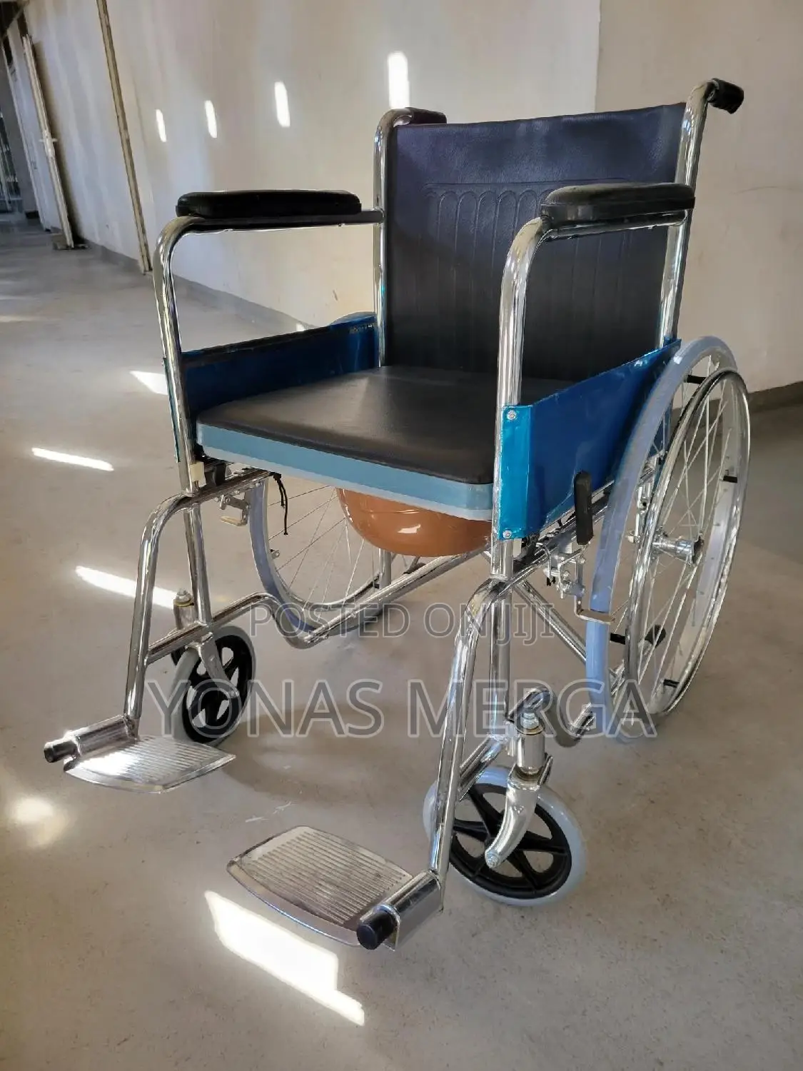 Built-in Commode:Wheelchair妘麊comfortable Seating Wheelchair土wheelchair