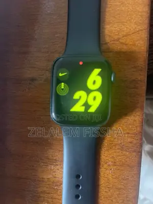 Photo - Apple Watch Series 5 (Gps + Cell, 44mm, Space Gray Aluminum