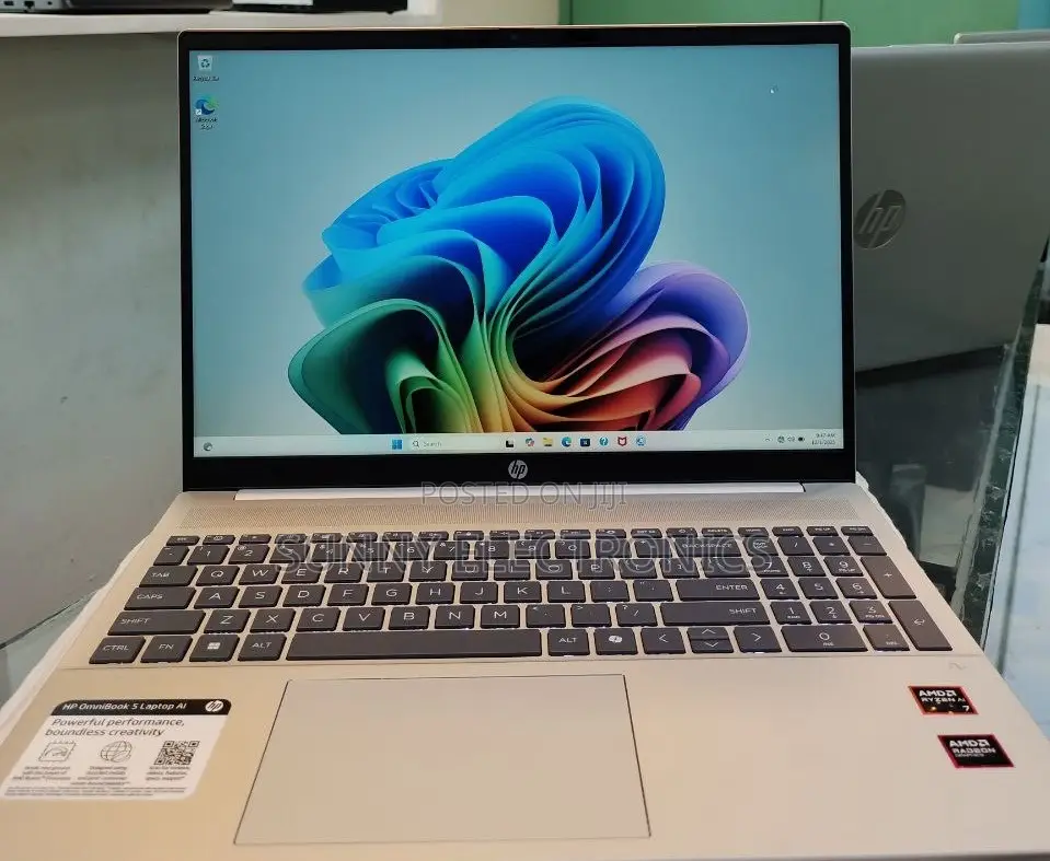 New Laptop HP OmniBook 5 14" 16GB AMD Ryzen 5 SSD 512GB