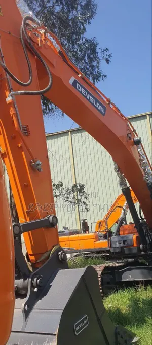 Develon Excavator 60% Bank