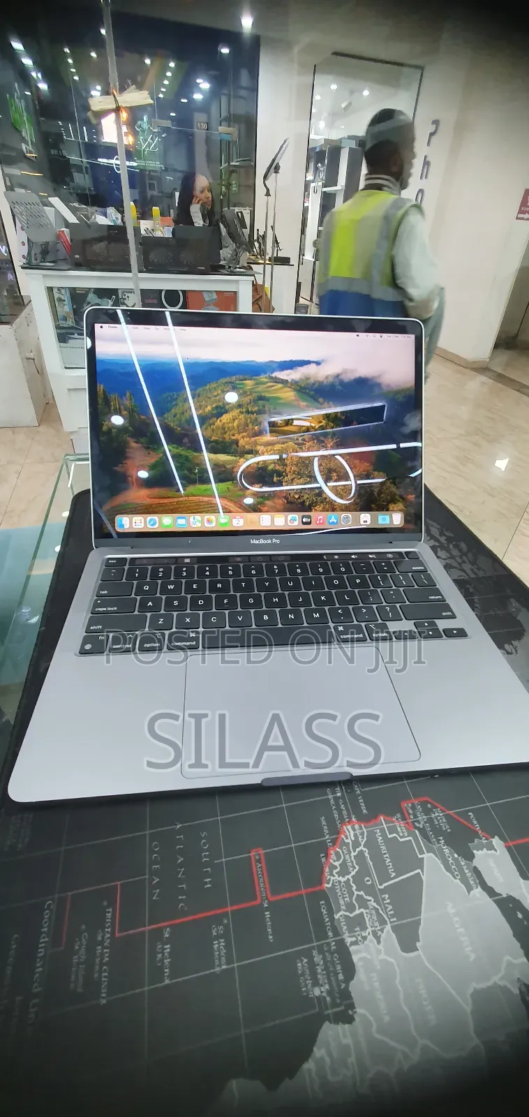 New Laptop Apple MacBook Pro 2022 M2 8GB Apple M2 SSD 256GB